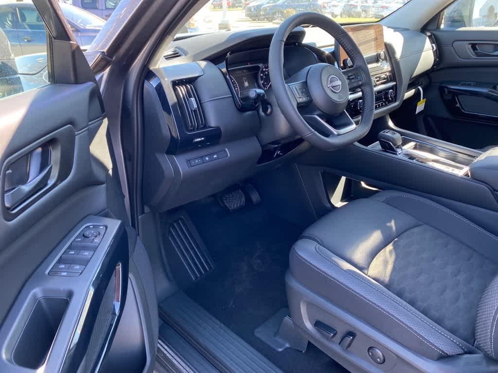 new 2025 Nissan Pathfinder car, priced at $41,172