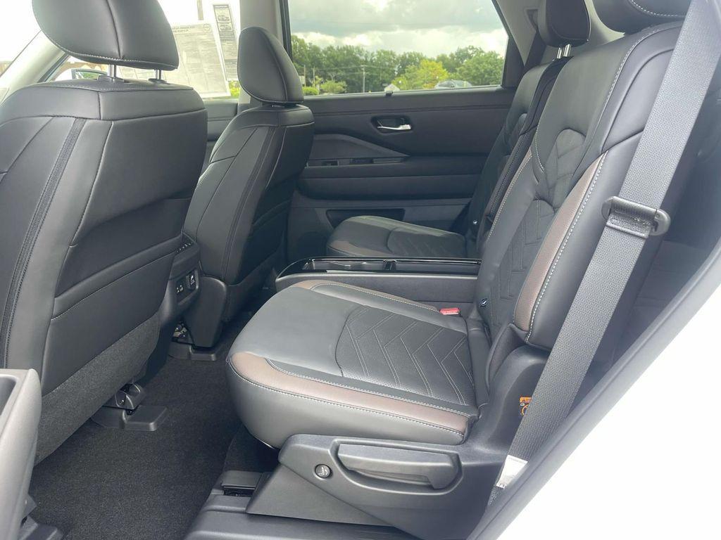 new 2025 Nissan Pathfinder car, priced at $51,960