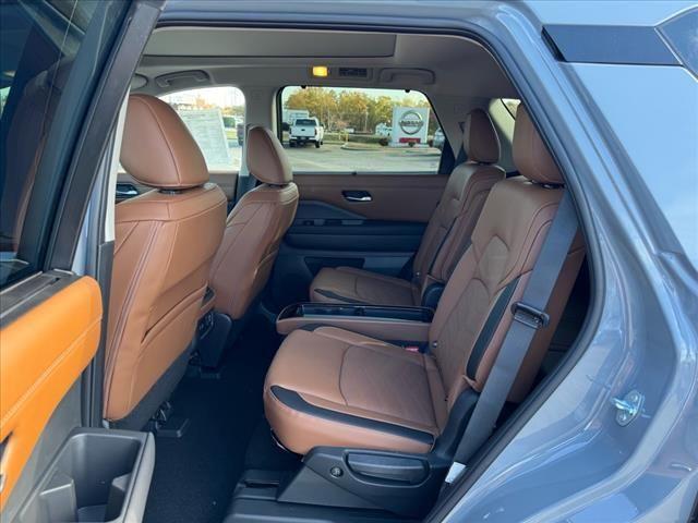 new 2025 Nissan Pathfinder car, priced at $50,654
