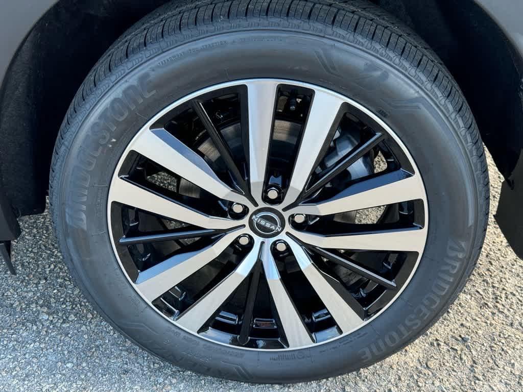 new 2025 Nissan Pathfinder car, priced at $50,654