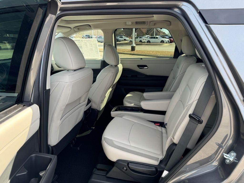 new 2025 Nissan Pathfinder car, priced at $45,369