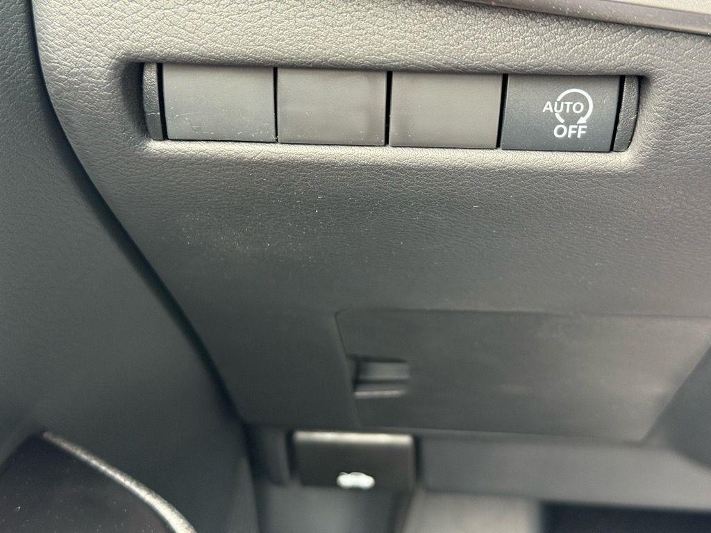 new 2025 Nissan Kicks car, priced at $27,095