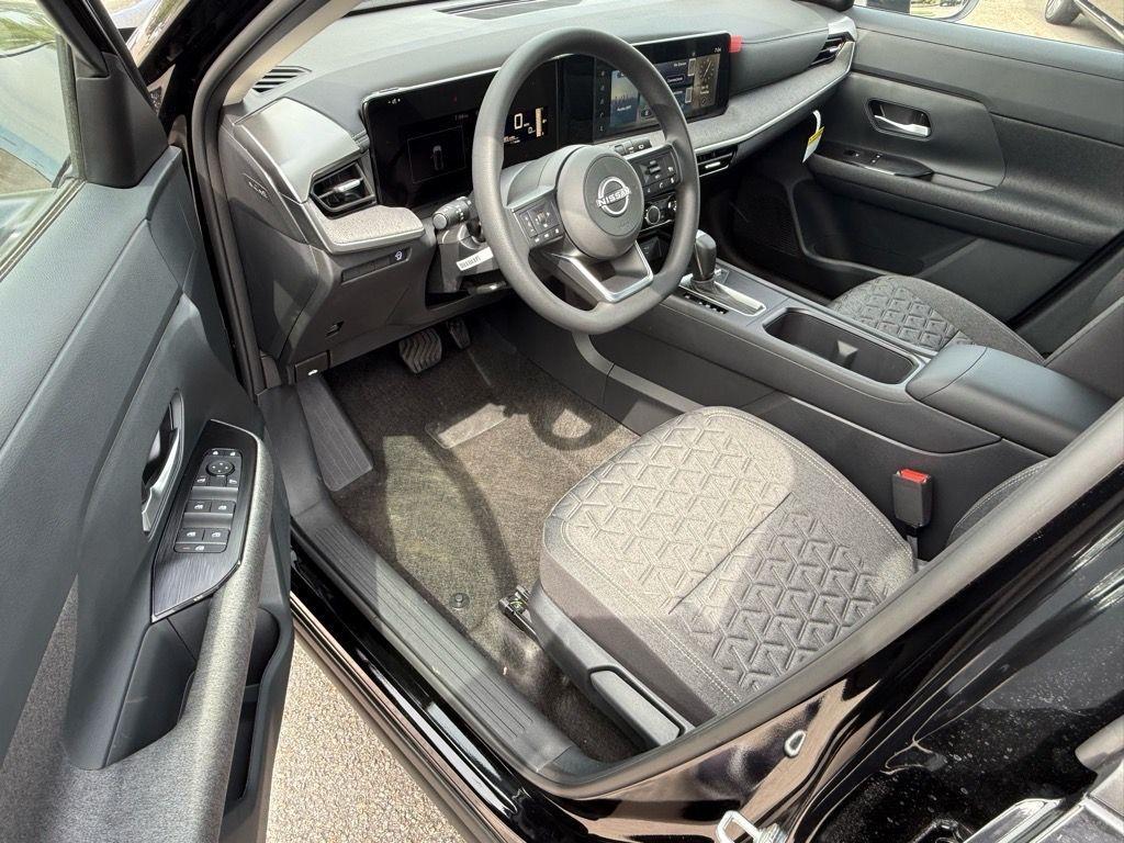 new 2025 Nissan Kicks car, priced at $27,095