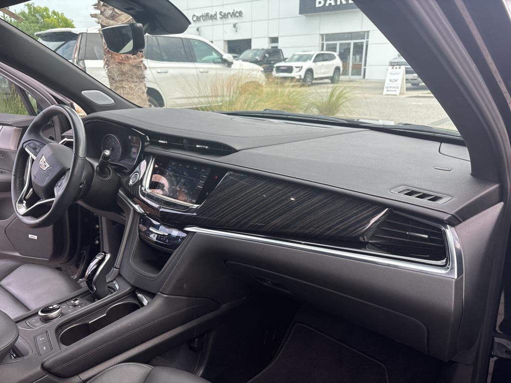 used 2024 Cadillac XT6 car, priced at $46,999
