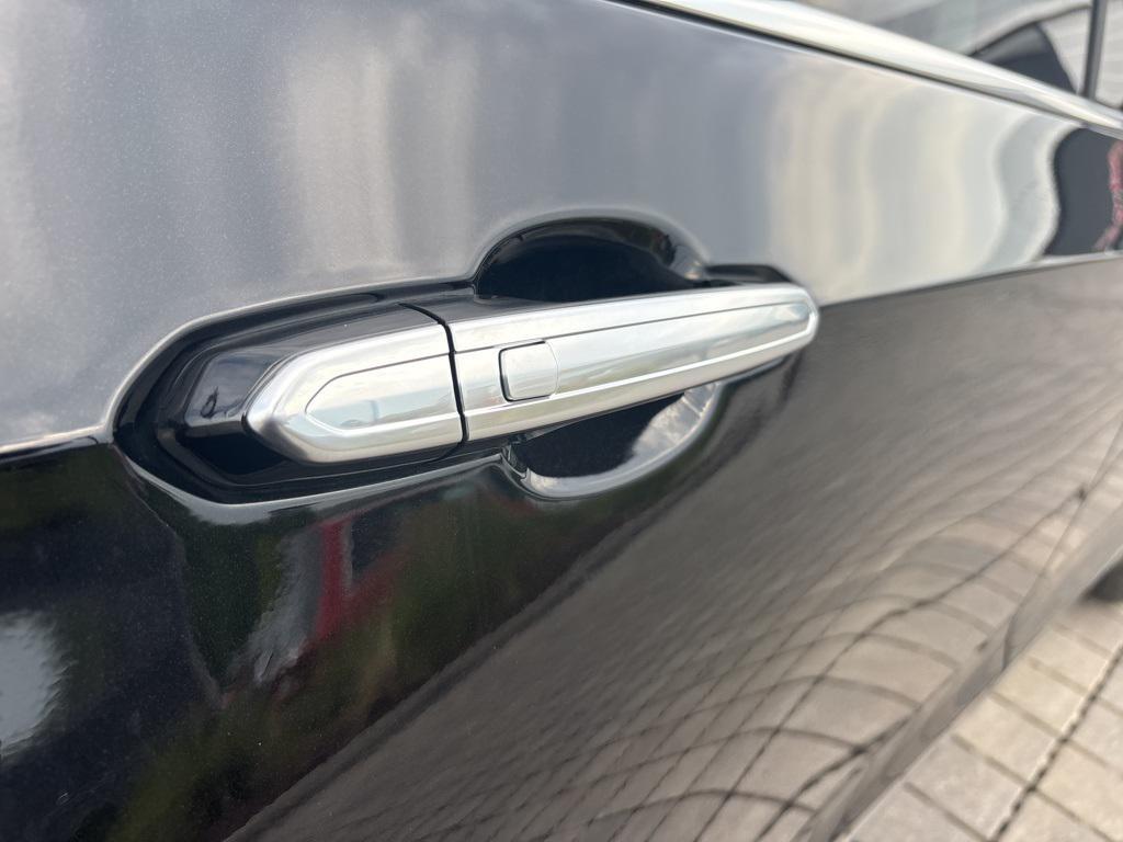 used 2024 Cadillac XT6 car, priced at $46,999
