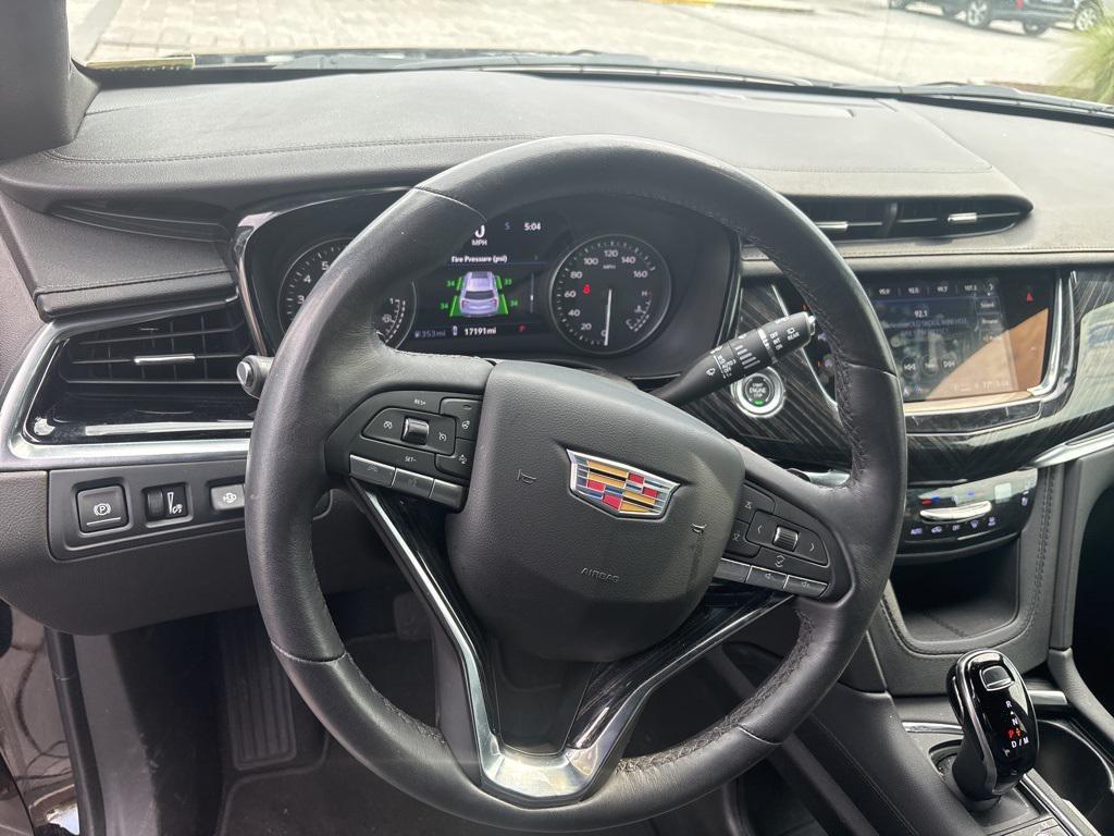 used 2024 Cadillac XT6 car, priced at $46,999