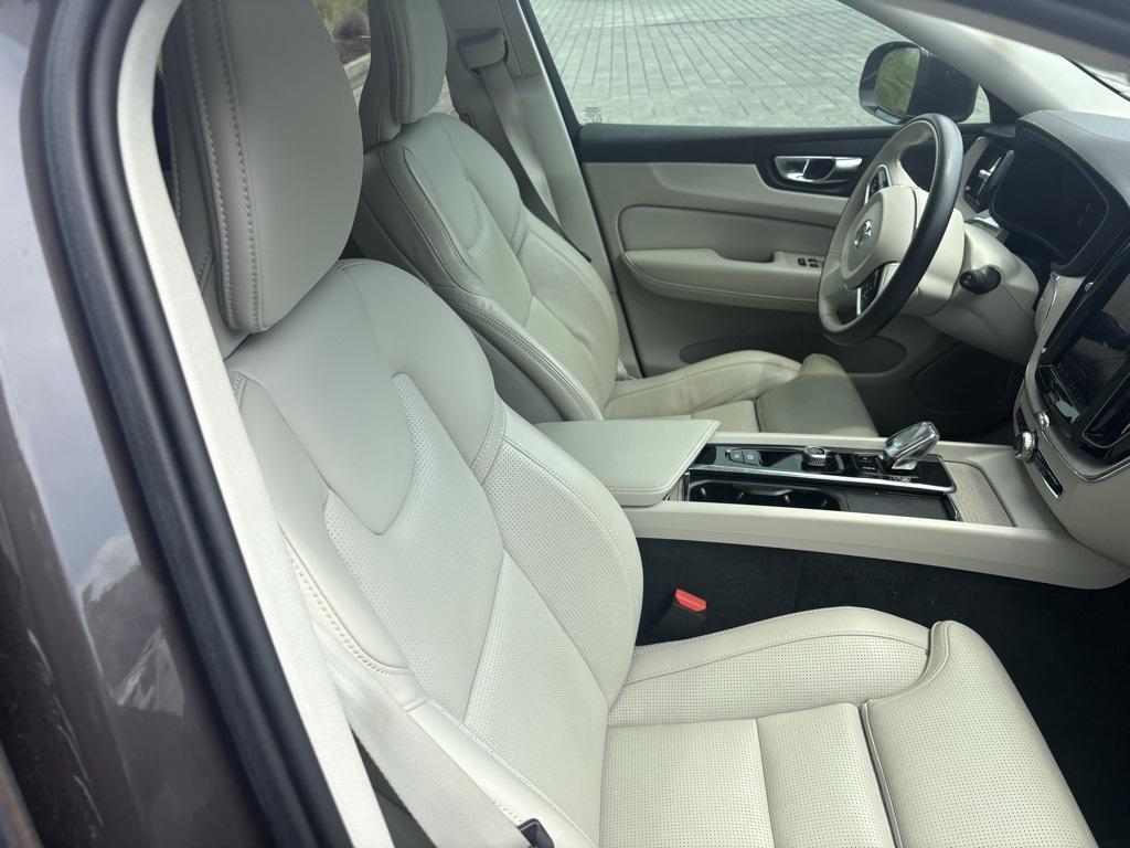 used 2022 Volvo XC60 car, priced at $28,399