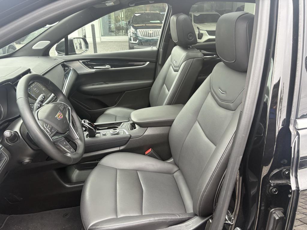 used 2025 Cadillac XT5 car, priced at $44,790