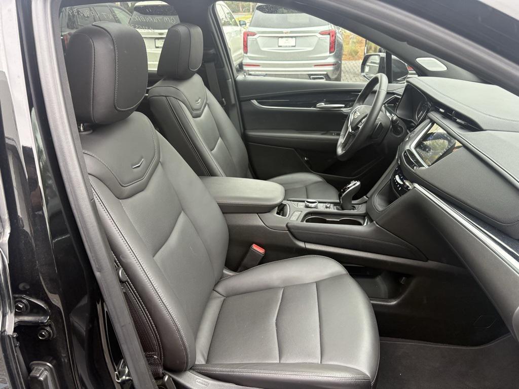 used 2025 Cadillac XT5 car, priced at $44,790