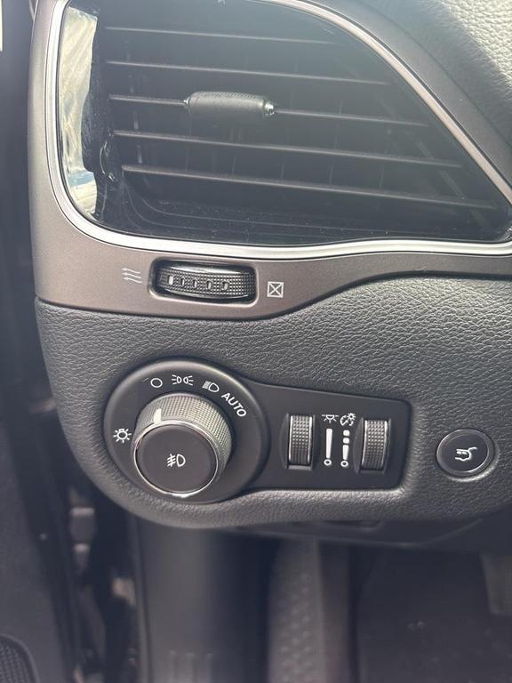 used 2019 Jeep Cherokee car, priced at $19,999