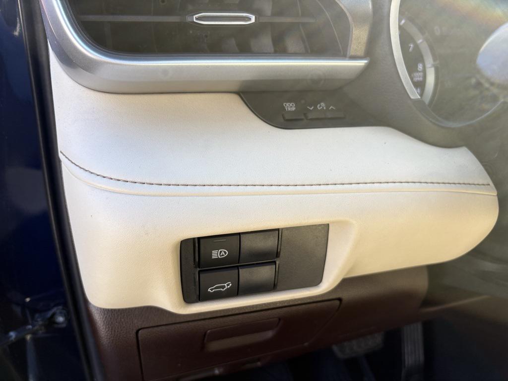 used 2020 Toyota Highlander car, priced at $29,885