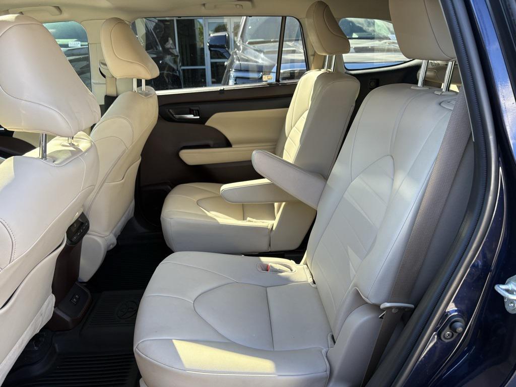 used 2020 Toyota Highlander car, priced at $29,885