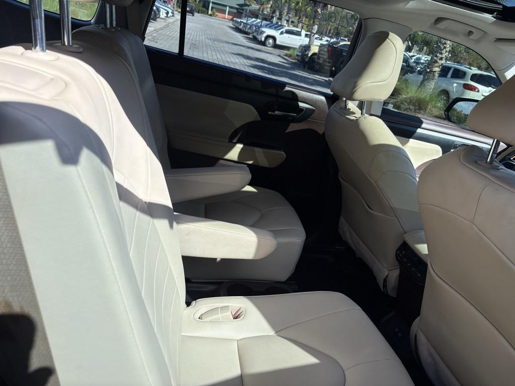 used 2020 Toyota Highlander car, priced at $29,885