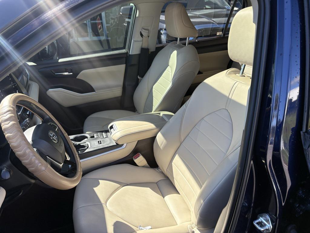 used 2020 Toyota Highlander car, priced at $29,885