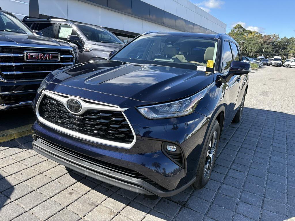 used 2020 Toyota Highlander car, priced at $29,885