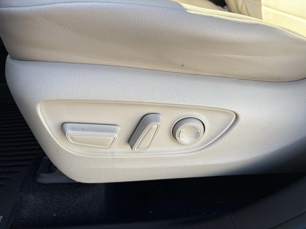 used 2020 Toyota Highlander car, priced at $29,885