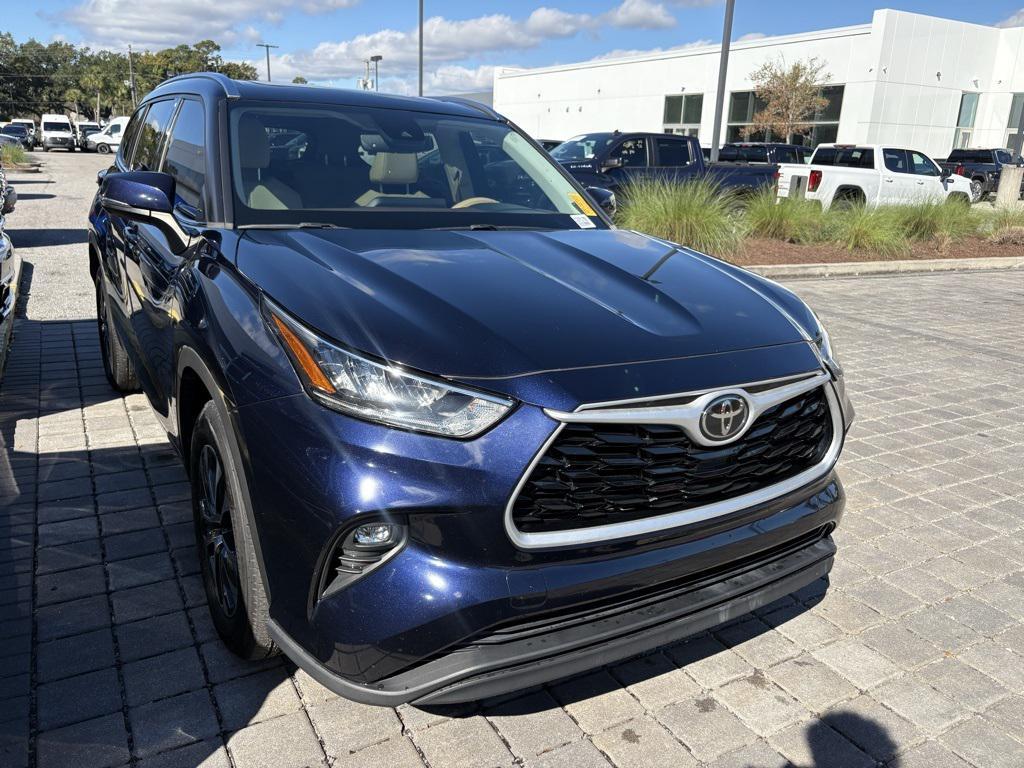 used 2020 Toyota Highlander car, priced at $29,885
