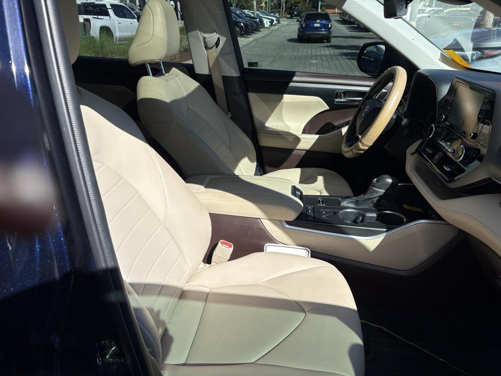 used 2020 Toyota Highlander car, priced at $29,885