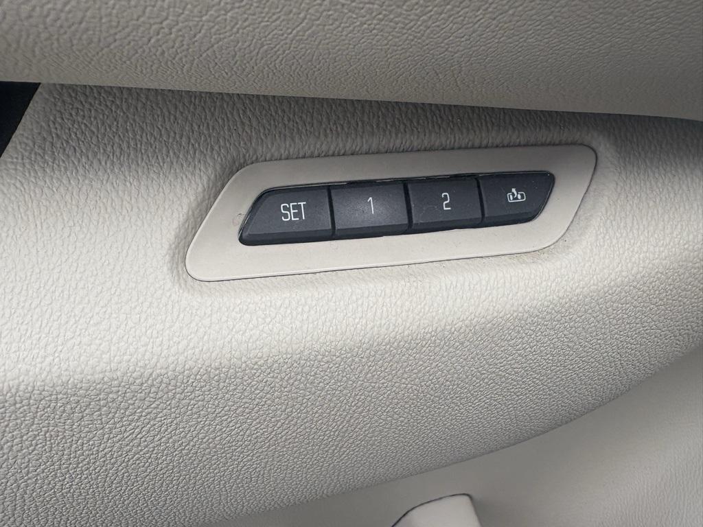 used 2017 Cadillac Escalade ESV car, priced at $30,778