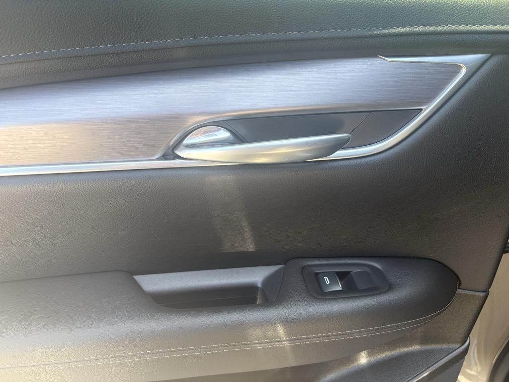 used 2022 Cadillac XT5 car, priced at $30,120