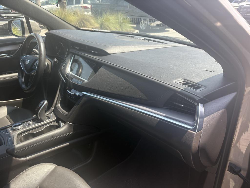 used 2022 Cadillac XT5 car, priced at $30,120