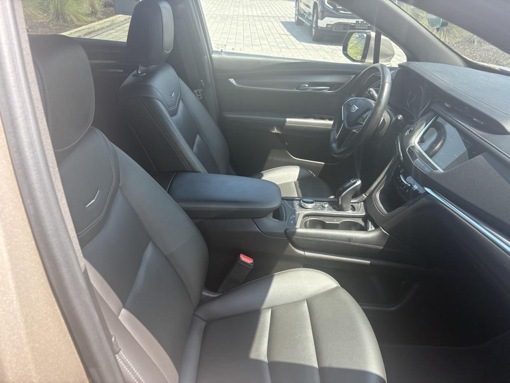 used 2022 Cadillac XT5 car, priced at $30,120