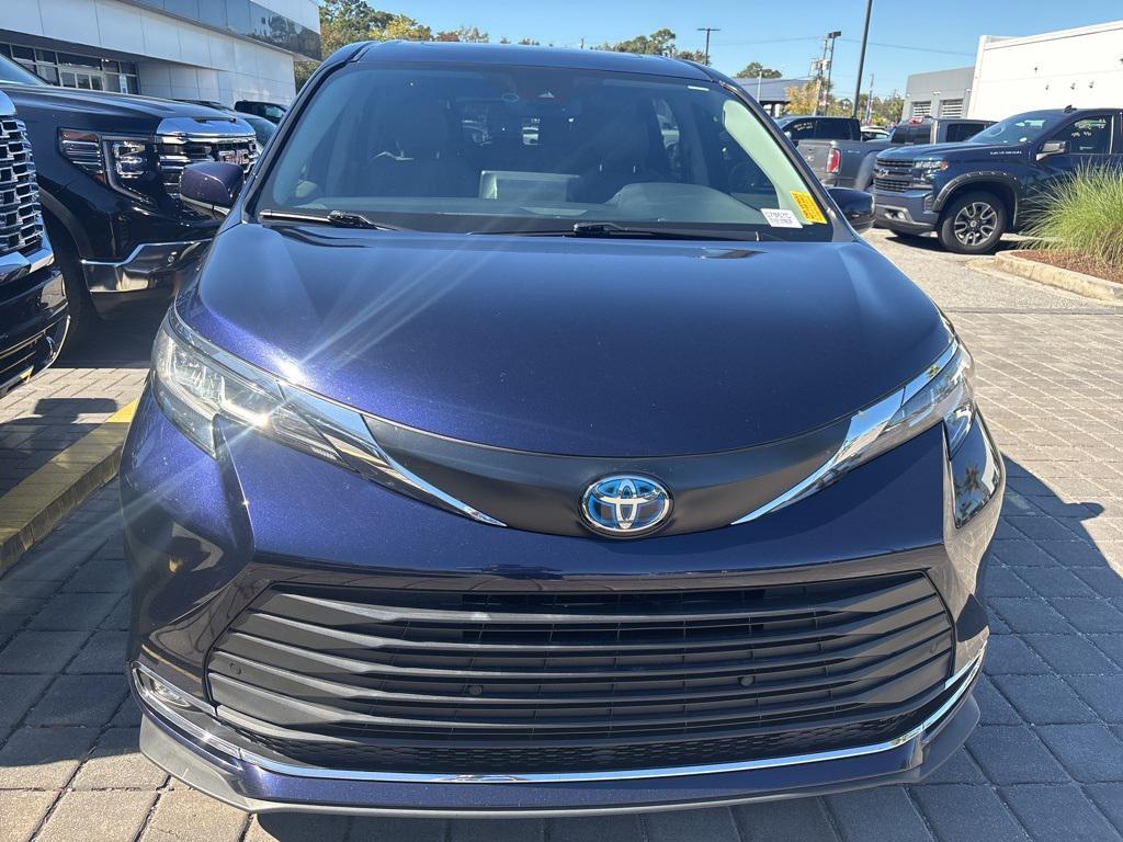 used 2022 Toyota Sienna car, priced at $32,261