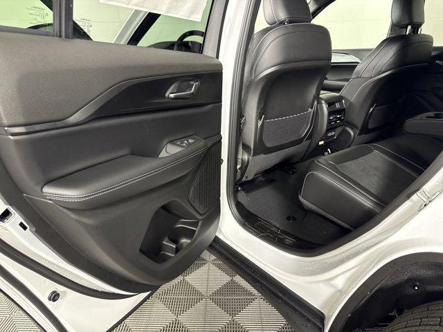 new 2025 Jeep Grand Cherokee car, priced at $40,199