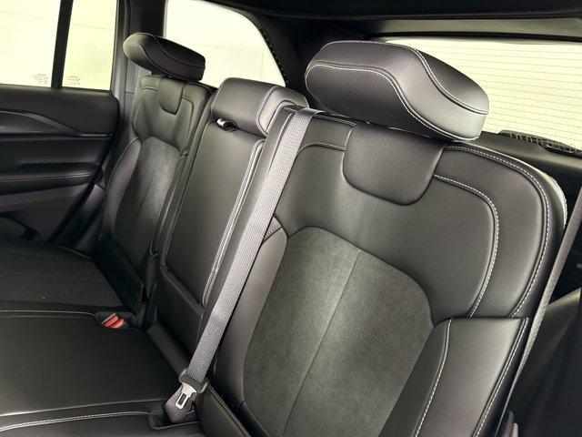 new 2025 Jeep Grand Cherokee car, priced at $40,199