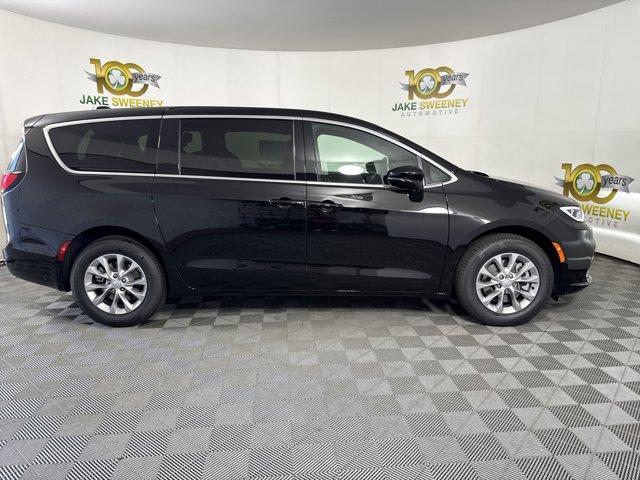 new 2025 Chrysler Pacifica car, priced at $39,036
