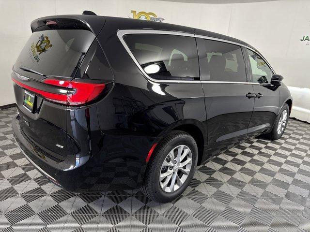 new 2025 Chrysler Pacifica car, priced at $39,036