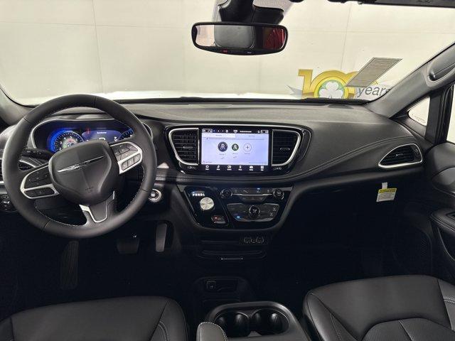 new 2025 Chrysler Pacifica car, priced at $39,036