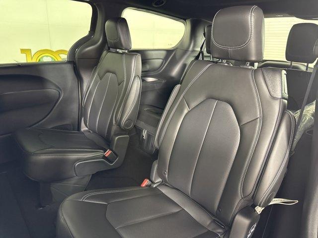 new 2025 Chrysler Pacifica car, priced at $39,036