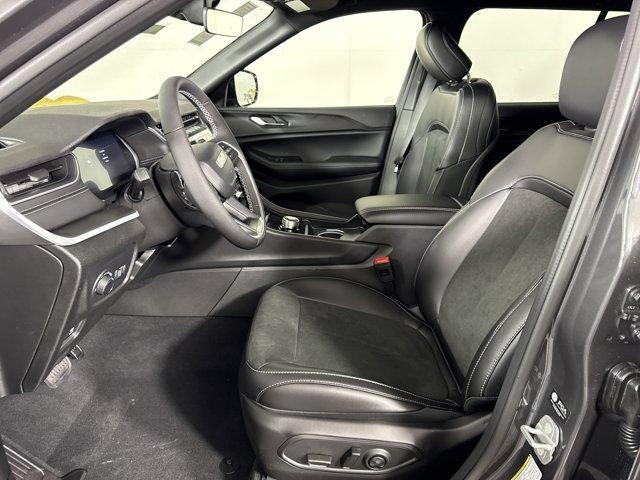 new 2025 Jeep Grand Cherokee car, priced at $43,536