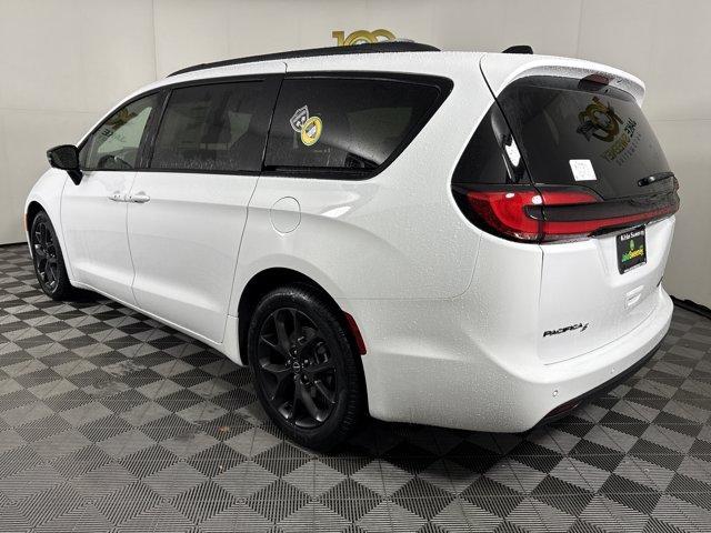 new 2026 Chrysler Pacifica car, priced at $47,740
