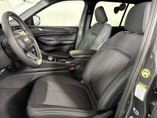 new 2025 Jeep Grand Cherokee car, priced at $37,615