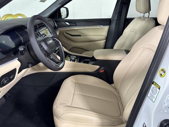 new 2025 Jeep Grand Cherokee car, priced at $48,439