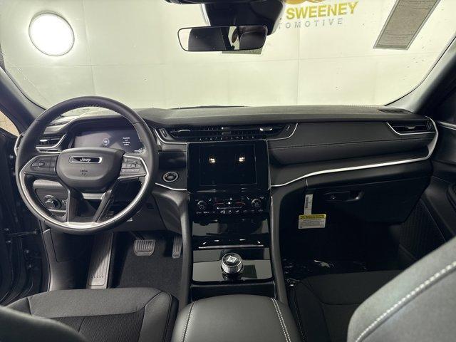 new 2025 Jeep Grand Cherokee car, priced at $39,146