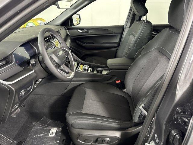 new 2025 Jeep Grand Cherokee car, priced at $39,146