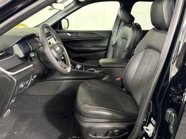 new 2025 Jeep Grand Cherokee car, priced at $40,717