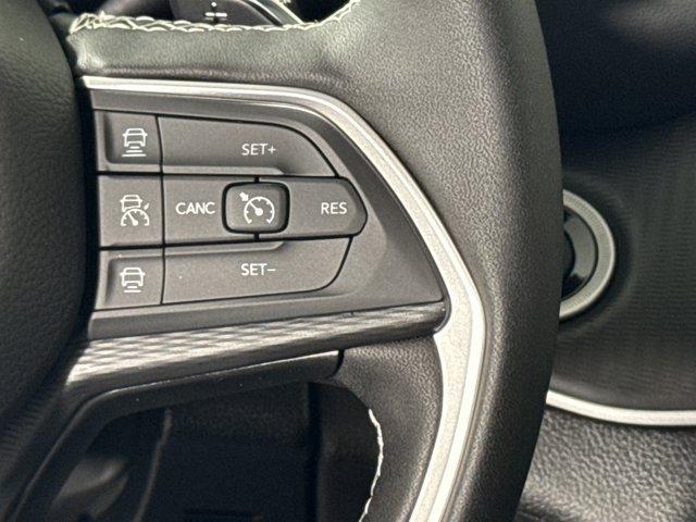 new 2025 Jeep Grand Cherokee car, priced at $40,717