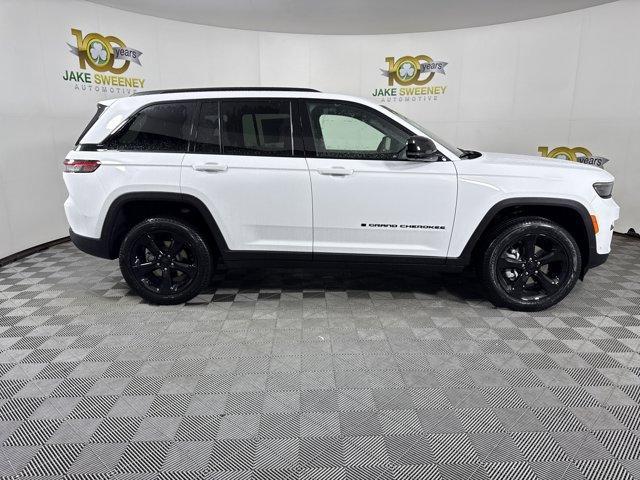 new 2025 Jeep Grand Cherokee car, priced at $49,621