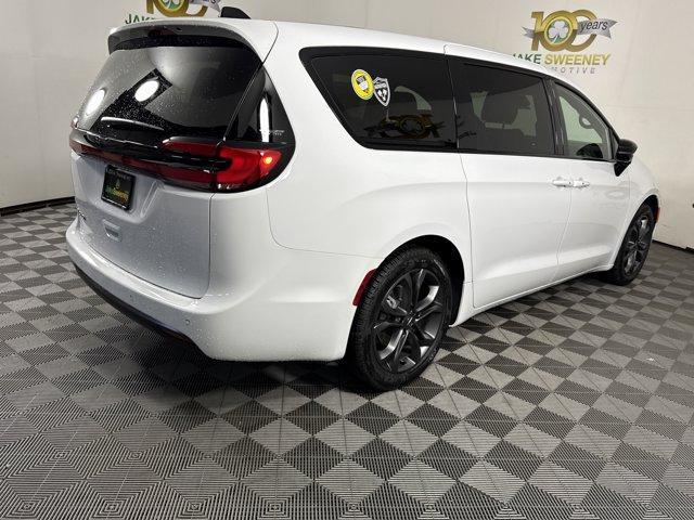 new 2026 Chrysler Pacifica car, priced at $40,519