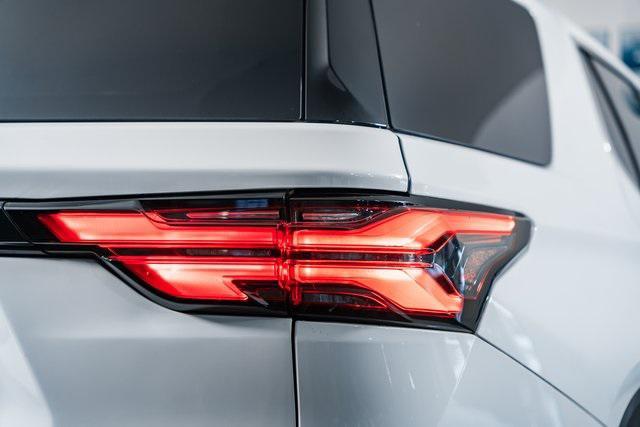 used 2022 Chevrolet Traverse car, priced at $33,830