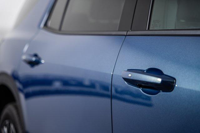 new 2025 Chevrolet Traverse car, priced at $49,995