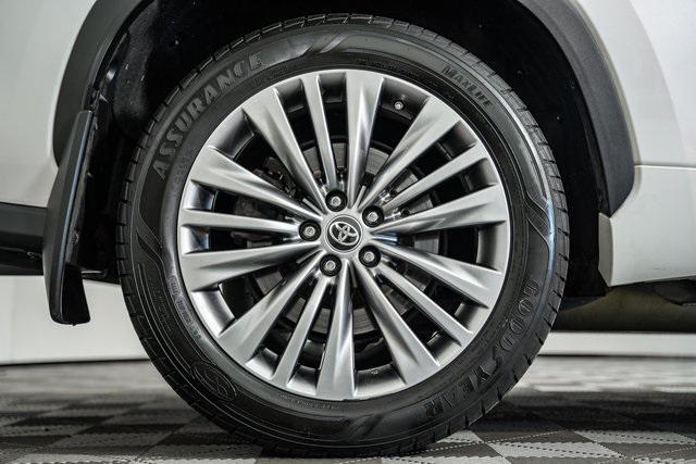 used 2021 Toyota Highlander car, priced at $32,992