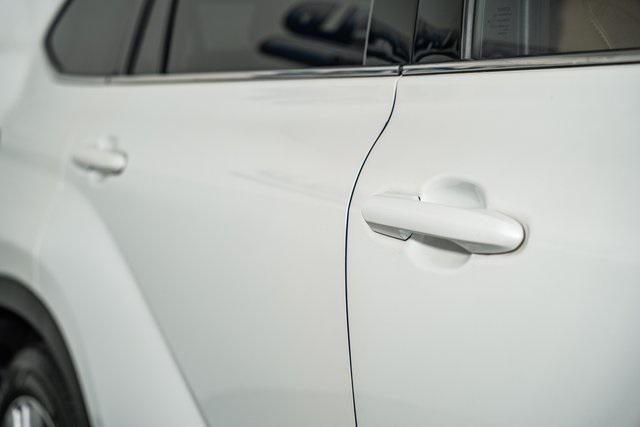 used 2021 Toyota Highlander car, priced at $32,992