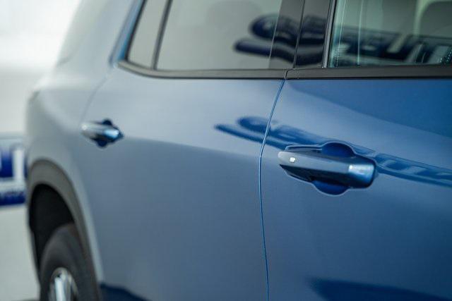 new 2026 Chevrolet Traverse car, priced at $44,940