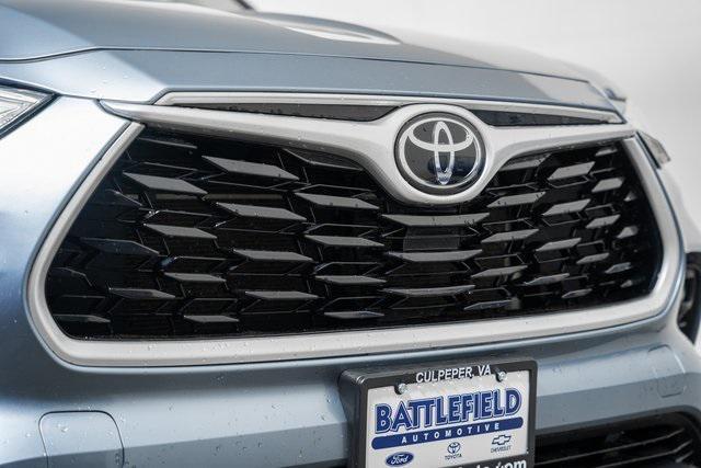 used 2021 Toyota Highlander car, priced at $27,540