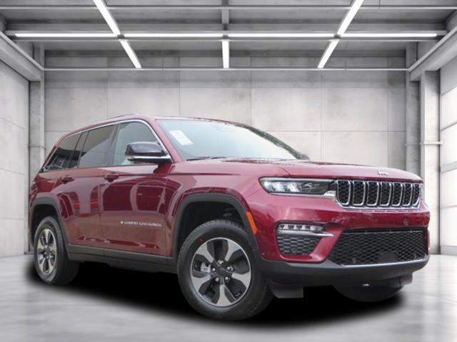 new 2024 Jeep Grand Cherokee car, priced at $49,555